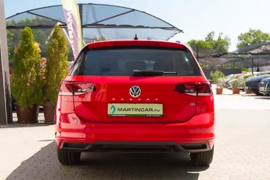 VOLKSWAGEN PASSAT VIII Variant 2.0 TDI BMT SCR Comfortline DSG7 Tornado Red+Mo-i 1- tulaj+ Végig Vez. Szervíz+Kítűnő Állapot+ 3X-s GARANCIA!!!