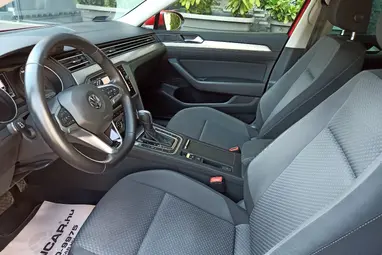 VOLKSWAGEN PASSAT VIII Variant 2.0 TDI BMT SCR Comfortline DSG7 Tornado Red+Mo-i 1- tulaj+ Végig Vez. Szervíz+Kítűnő Állapot+ 3X-s GARANCIA!!!