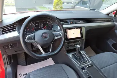 VOLKSWAGEN PASSAT VIII Variant 2.0 TDI BMT SCR Comfortline DSG7 Tornado Red+Mo-i 1- tulaj+ Végig Vez. Szervíz+Kítűnő Állapot+ 3X-s GARANCIA!!!