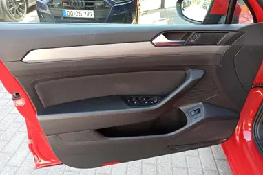 VOLKSWAGEN PASSAT VIII Variant 2.0 TDI BMT SCR Comfortline DSG7 Tornado Red+Mo-i 1- tulaj+ Végig Vez. Szervíz+Kítűnő Állapot+ 3X-s GARANCIA!!!