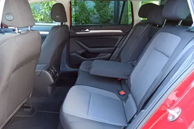 VOLKSWAGEN PASSAT VIII Variant 2.0 TDI BMT SCR Comfortline DSG7 Tornado Red+Mo-i 1- tulaj+ Végig Vez. Szervíz+Kítűnő Állapot+ 3X-s GARANCIA!!!