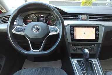 VOLKSWAGEN PASSAT VIII Variant 2.0 TDI BMT SCR Comfortline DSG7 Tornado Red+Mo-i 1- tulaj+ Végig Vez. Szervíz+Kítűnő Állapot+ 3X-s GARANCIA!!!