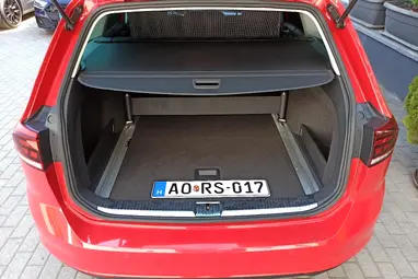 VOLKSWAGEN PASSAT VIII Variant 2.0 TDI BMT SCR Comfortline DSG7 Tornado Red+Mo-i 1- tulaj+ Végig Vez. Szervíz+Kítűnő Állapot+ 3X-s GARANCIA!!!