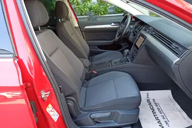 VOLKSWAGEN PASSAT VIII Variant 2.0 TDI BMT SCR Comfortline DSG7 Tornado Red+Mo-i 1- tulaj+ Végig Vez. Szervíz+Kítűnő Állapot+ 3X-s GARANCIA!!!