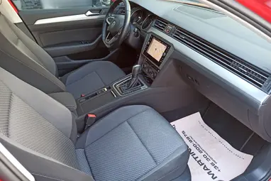 VOLKSWAGEN PASSAT VIII Variant 2.0 TDI BMT SCR Comfortline DSG7 Tornado Red+Mo-i 1- tulaj+ Végig Vez. Szervíz+Kítűnő Állapot+ 3X-s GARANCIA!!!