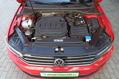 VOLKSWAGEN PASSAT VIII Variant 2.0 TDI BMT SCR Comfortline DSG7 Tornado Red+Mo-i 1- tulaj+ Végig Vez. Szervíz+Kítűnő Állapot+ 3X-s GARANCIA!!!