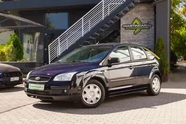 FORD FOCUS 1.6 Trend Deep Navy+Végig Mo.-i + 2 Tulaj+ Becsületesen Szervizelt+ 3X-s GARANCIA!!!