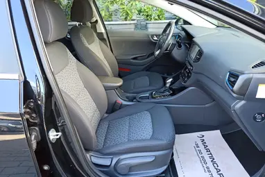 HYUNDAI IONIQ hybrid 1.6 GDi Comfort DCT Phantom Black Metallic +Vezetett Szervizkönyv +Jól felszerelt +3X-s GARANCIA !!