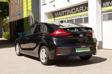 HYUNDAI IONIQ hybrid 1.6 GDi Comfort DCT Phantom Black Metallic +Vezetett Szervizkönyv +Jól felszerelt +3X-s GARANCIA !!