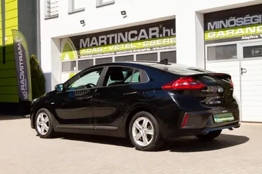 HYUNDAI IONIQ hybrid 1.6 GDi Comfort DCT Phantom Black Metallic +Vezetett Szervizkönyv +Jól felszerelt +3X-s GARANCIA !!
