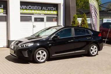 HYUNDAI IONIQ hybrid 1.6 GDi Comfort DCT Phantom Black Metallic +Vezetett Szervizkönyv +Jól felszerelt +3X-s GARANCIA !!