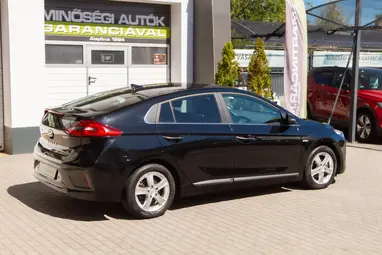 HYUNDAI IONIQ hybrid 1.6 GDi Comfort DCT Phantom Black Metallic +Vezetett Szervizkönyv +Jól felszerelt +3X-s GARANCIA !!