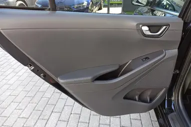 HYUNDAI IONIQ hybrid 1.6 GDi Comfort DCT Phantom Black Metallic +Vezetett Szervizkönyv +Jól felszerelt +3X-s GARANCIA !!