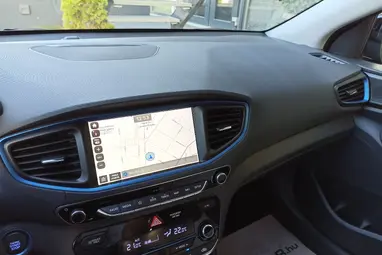 HYUNDAI IONIQ hybrid 1.6 GDi Comfort DCT Phantom Black Metallic +Vezetett Szervizkönyv +Jól felszerelt +3X-s GARANCIA !!