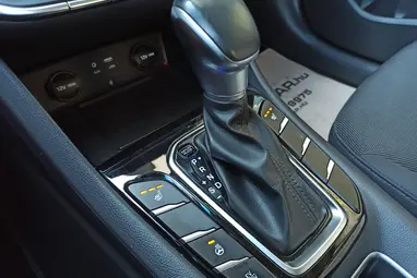 HYUNDAI IONIQ hybrid 1.6 GDi Comfort DCT Phantom Black Metallic +Vezetett Szervizkönyv +Jól felszerelt +3X-s GARANCIA !!