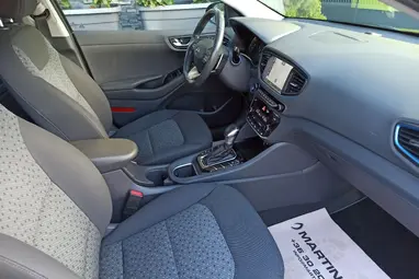 HYUNDAI IONIQ hybrid 1.6 GDi Comfort DCT Phantom Black Metallic +Vezetett Szervizkönyv +Jól felszerelt +3X-s GARANCIA !!