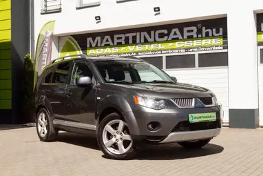 MITSUBISHI OUTLANDER 2.0 DI-D Instyle Stone Grey Metallic+Korróziómentes+ Szervizelt+ 7személyes+ 3X-s GARANCIA!!!