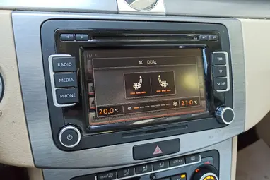 VOLKSWAGEN PASSAT VII Variant 2.0 CR TDI Comfortline BMT Urano Grey+ Állófűtés+ Friss Szervíz+ Jól Felszerelt+ 3X-s GARANCIA!!!