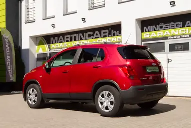 CHEVROLET TRAX 1.6 LS Velvet Red Metallic+ Vezetett Szervizkönyv+ Szívó Benzin+ 3X-s GARANCIA!!!