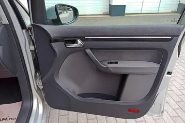 VOLKSWAGEN TOURAN 1.6 CR TDI Highline DSG Reflexsilber Edition +Gazdagon szerelt +Friss Vizsga +3X-s GARANCIA !!
