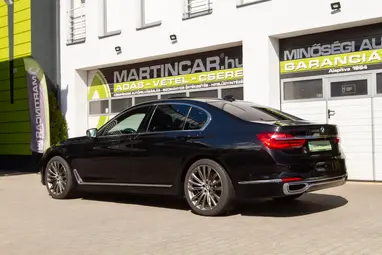 BMW 730d xDrive (Automata) Dark Grey Metallic+Vezetett Szervíz+ Max Állapot. Felszereltség!+ 3X-s GARANCIA!