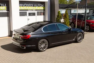 BMW 730d xDrive (Automata) Dark Grey Metallic+Vezetett Szervíz+ Max Állapot. Felszereltség!+ 3X-s GARANCIA!