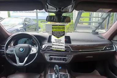 BMW 730d xDrive (Automata) Dark Grey Metallic+Vezetett Szervíz+ Max Állapot. Felszereltség!+ 3X-s GARANCIA!