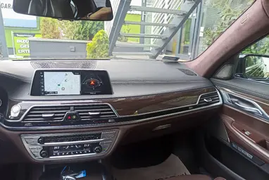 BMW 730d xDrive (Automata) Dark Grey Metallic+Vezetett Szervíz+ Max Állapot. Felszereltség!+ 3X-s GARANCIA!