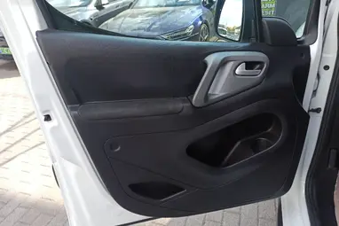 PEUGEOT PARTNER Tepee 1.6 BlueHDi Outdoor Arctic White+ Vezérlés Csere+ Vezetett Szerviz+ Mo.-i 1 Tulaj+ 3X-s GARANCIA!!!