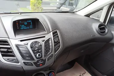 FORD FIESTA Van 1.5 TDCi Trend Frozen White +Full Vezetett Szervízkönyv +Kitűnő állapot !!