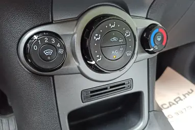 FORD FIESTA Van 1.5 TDCi Trend Frozen White +Full Vezetett Szervízkönyv +Kitűnő állapot !!