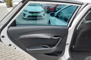 HYUNDAI I40 1.7 CRDi LP Premium Vezetett szervizkönyv + Friss KPM Vizsga + 2x-es GARANCIA!!