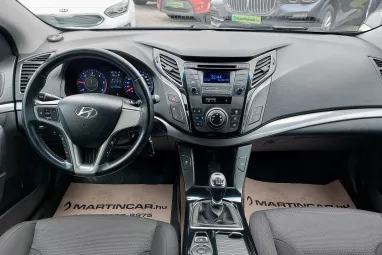 HYUNDAI I40 1.7 CRDi LP Premium Vezetett szervizkönyv + Friss KPM Vizsga + 2x-es GARANCIA!!