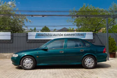 OPEL VECTRA 1.6 16V Elegance Igényes Eredeti Magyar Autó + Magasan felszerelt + 2X-s GARANCIA !!