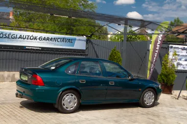 OPEL VECTRA 1.6 16V Elegance Igényes Eredeti Magyar Autó + Magasan felszerelt + 2X-s GARANCIA !!