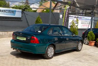 OPEL VECTRA 1.6 16V Elegance Igényes Eredeti Magyar Autó + Magasan felszerelt + 2X-s GARANCIA !!